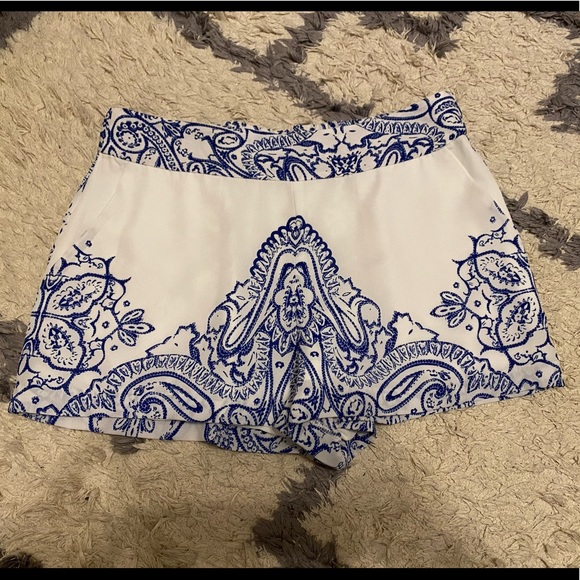 Guess Summer Shorts - Picture 1 of 3